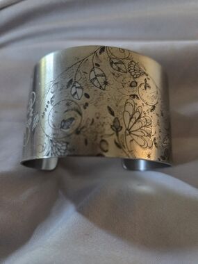 Floral Engraved Silver Cuff Bracelet - Women's Fashion Jewelry
